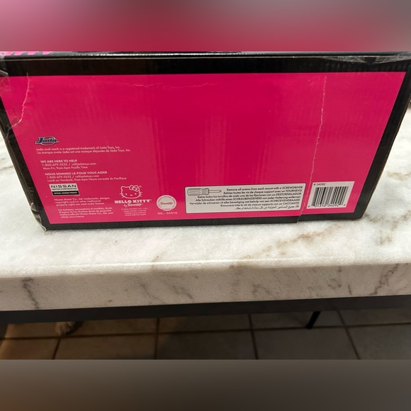 Hello Kitty GT-R collectible - Picture 2 of 2